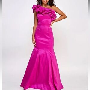 NWT. City Studios Juniors' One-Shoulder Taffeta Gown